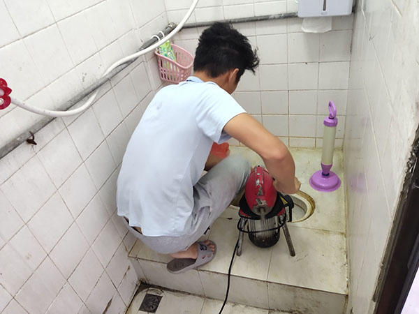 德州肥皂掉到马桶里把马桶堵住了怎么办？马桶堵住了怎么办