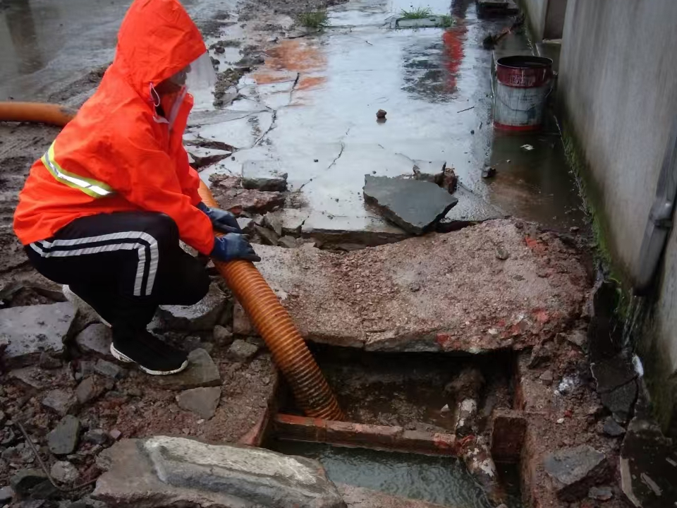 德州专业清理污水池 炜誉市政以规范流程守护城市 “肠道”