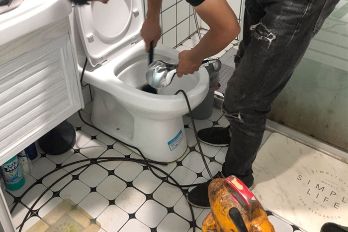 德州马桶堵塞自己疏通还是找师傅?专业上门服务让你省时更省心